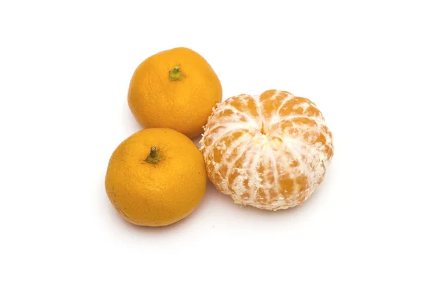 Laranja sobre o fundo branco — Fotografia de Stock