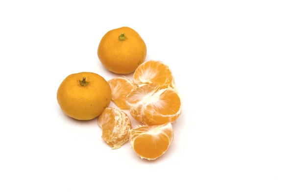 Laranja sobre o fundo branco — Fotografia de Stock