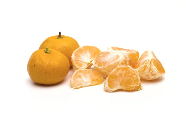 하얀 배경에 있는 오렌지 — 스톡 사진