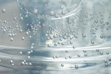 beyaz zemin üzerinde kabarcıklar