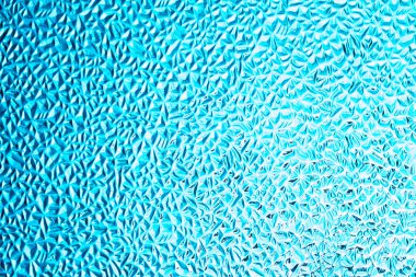 beyaz zemin üzerine cam