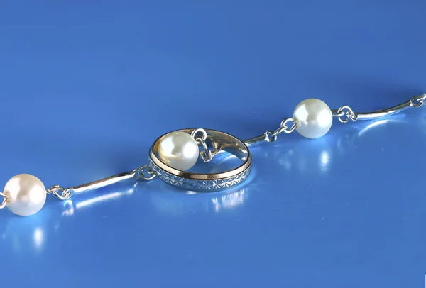 Pearls on the white background — Stock Photo, Image