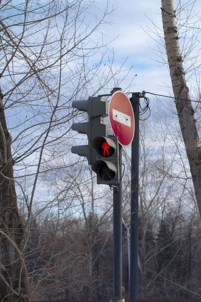 白い背景の上の道路標識 — ストック写真