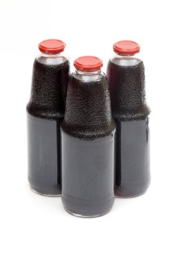 Beyaz zemin üzerine suyu