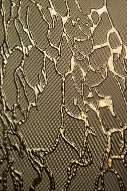 beyaz zemin üzerine cam