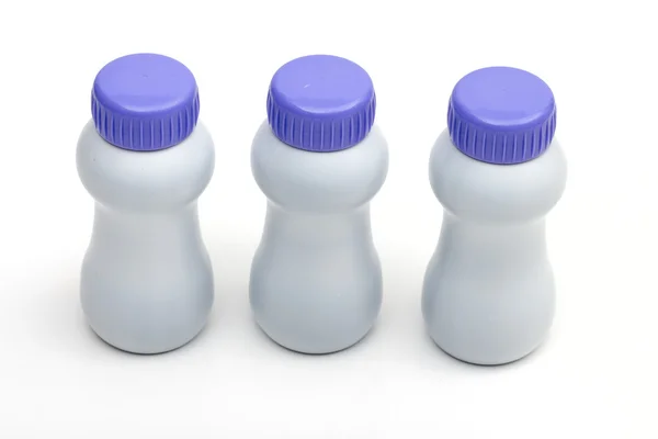 Plastic fles op de witte achtergrond — Stockfoto