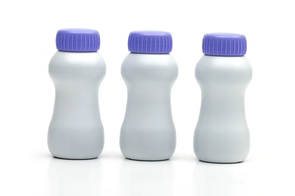 Botella de plástico sobre el fondo blanco —  Fotos de Stock