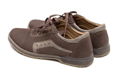 Beyaz arkaplanda ayakkabılar