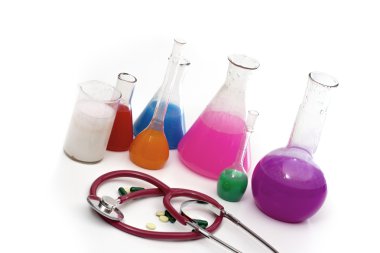 Beyaz arkaplanda steteskop