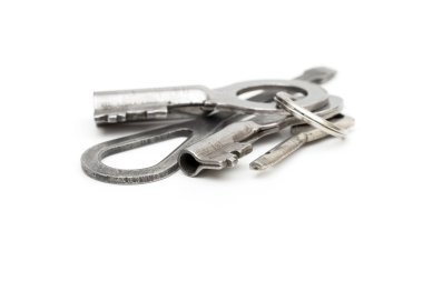 Beyaz arkaplanda anahtar