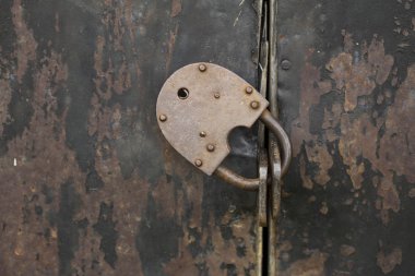 Beyaz arka plan üzerinde kilit