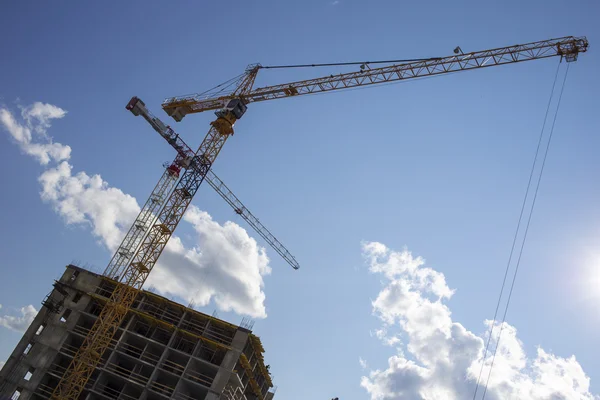 beyaz zemin üzerine inşa