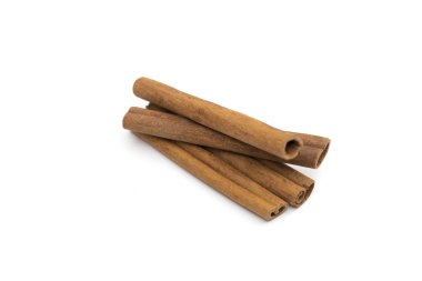 beyaz zemin üzerine tarçın