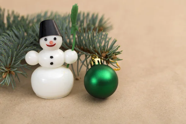 Weihnachtsbaum auf weißem Hintergrund — Stockfoto