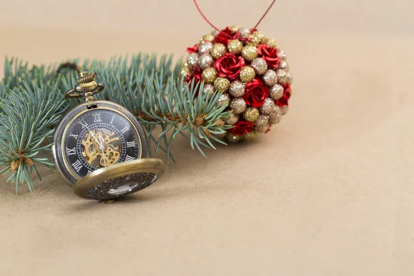 Albero di Natale sullo sfondo bianco — Foto Stock