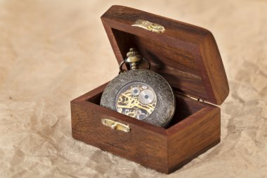 Beyaz arkaplanda saat