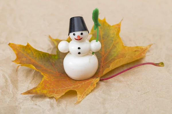 Schneemann auf weißem Hintergrund — Stockfoto