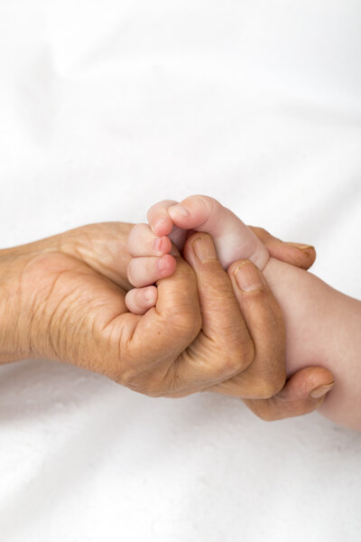 дети на белом фоне
