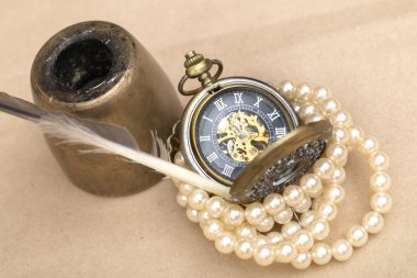 Beyaz arkaplanda saat