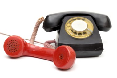 Beyaz arka plan üzerinde eski telefon