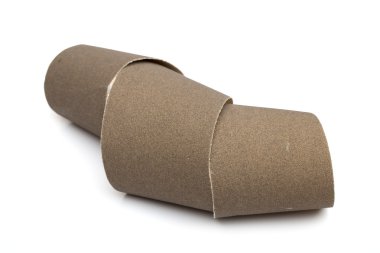 Beyaz arka plan üzerinde zımpara kağıdı