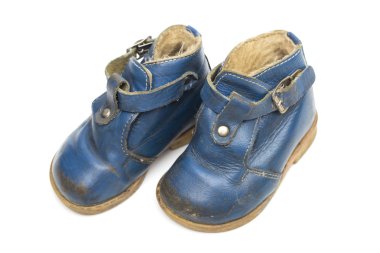 Beyaz arkaplanda ayakkabılar