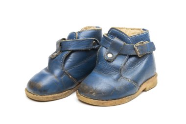 Beyaz arkaplanda ayakkabılar