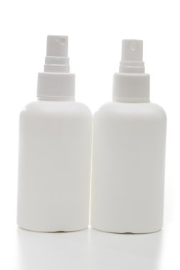 şişe beyaz zemin üzerine