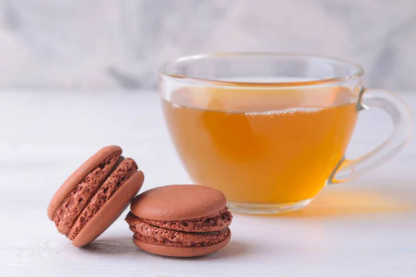 Makronen Und Tee Auf Hellem Hintergrund Süßer Französischer Kuchen — Stockfoto