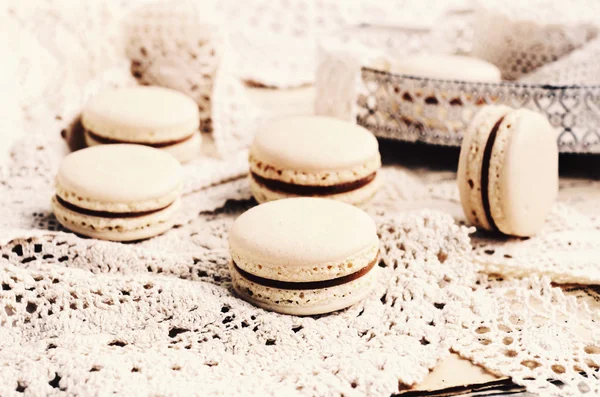 Vanille macaroon cookies en vintage veters — Stockfoto