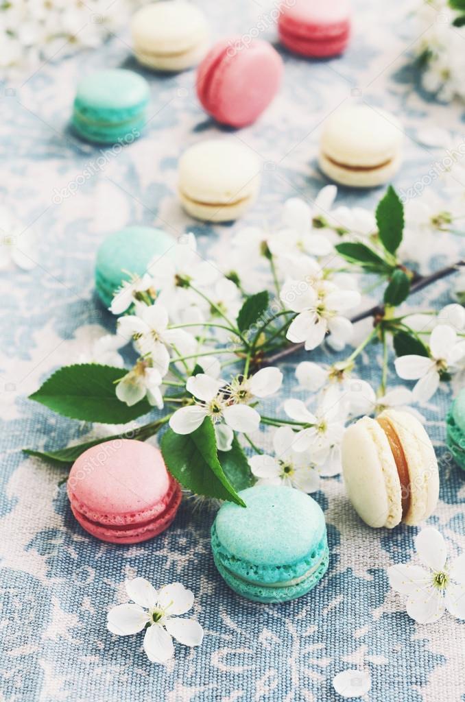 Raspberry, minty and vanilla macaroons decorated with white flowers