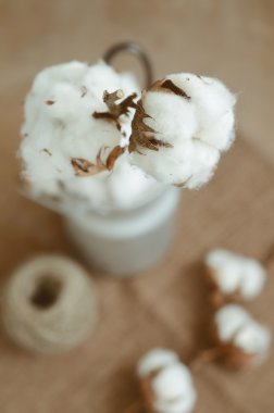yumuşacık pamuk koza ve jüt halat hank r üzerinde çiçek tasarım