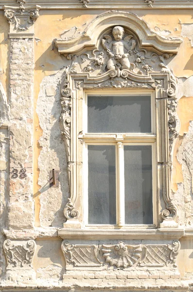 Fragment of ancient building with stucco moulding — Stock Photo, Image