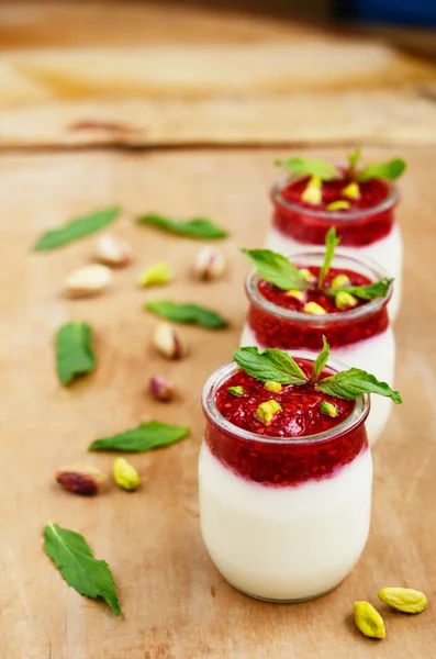 Homemade dessert - yogurt with fresh raspberry and pistachio nuts — Stock Photo, Image