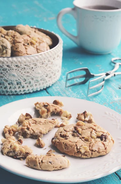 Biscotti di mandorle fatti in casa e una tazza di tè — Foto Stock