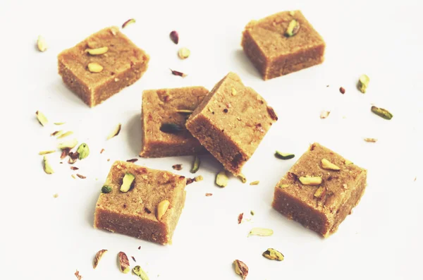 Hausgemachte Kichererbsen-Barfi, eine Art indischer Fudge für Diwali — Stockfoto