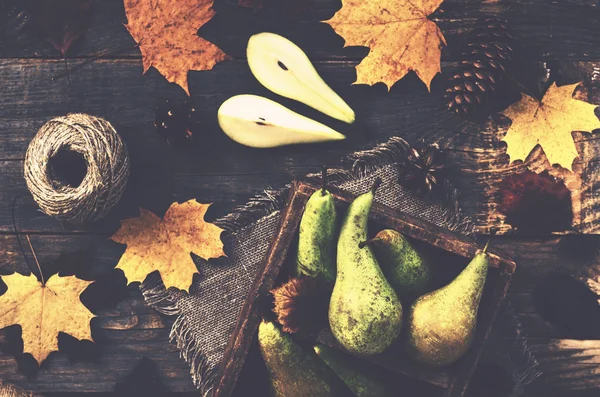 Fall decoration with pears, colorful leaves, pine cones and jute — Stock Photo, Image