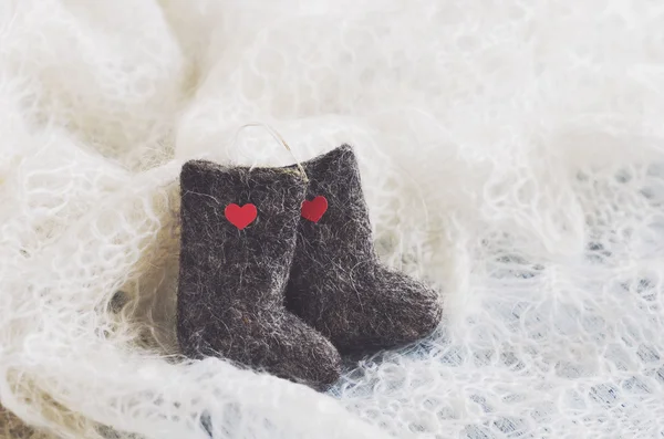 Tiny felted valenki with hearts on knitted downy shawl — Stock Photo, Image