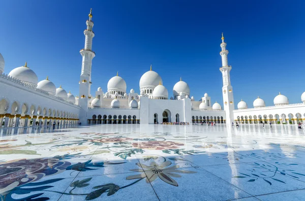 Mesquita Sheikh Zayed em Abu Dhabi Fotos De Bancos De Imagens