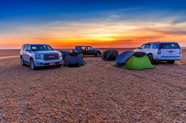 Pôr do sol sobre a panela de sal do Bar Al Hikman — Fotografia de Stock