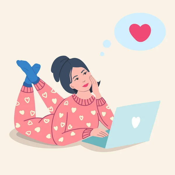 Pijamalı bir kız yerde yatıyor ve uzaktan iletişim için dizüstü bilgisayar kullanıyor. Karantinadaki yalnız kız Sevgililer Günü 'nde ziyafeti kutluyor. vektör çizimleri — Stok Vektör