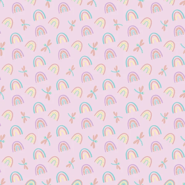 Niedlichen Regenbogen und Libelle nahtlose Muster. Skandinavisches Muster in gedeckten Pastelltönen. Handgezeichnete Vektorillustration. Design für Textilien, Verpackungen, Verpackungen — Stockvektor