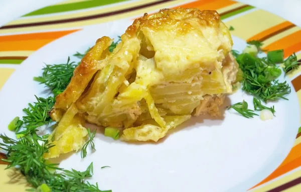 Dauphinoise Patata Rallado Con Hierbas Plato — Foto de Stock