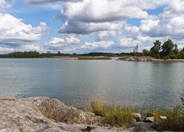 Steine, Meer und Himmel. Schweden — Stockfoto