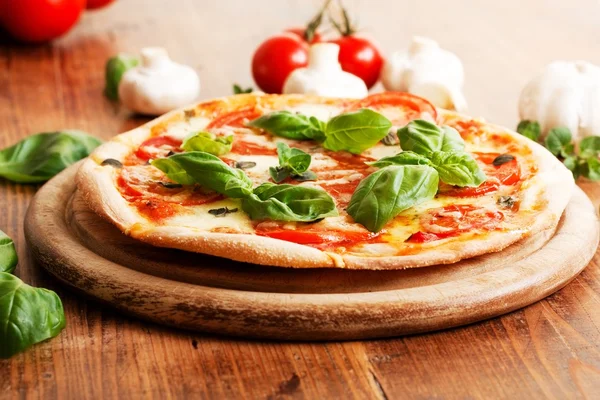 Fresh Vegetarian Pizza — Stock Photo, Image