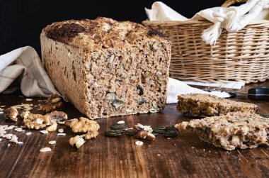 Ceviz ve Havuçlu Rustik Spelt Ekmek