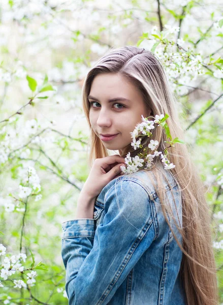 Girl in the spring garden — Stock Photo, Image