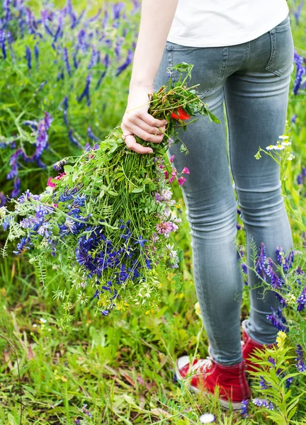 Bukett med vilda blommor — Stockfoto