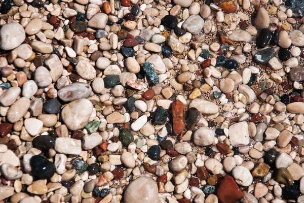 Piedras en la playa y el agua de mar —  Fotos de Stock