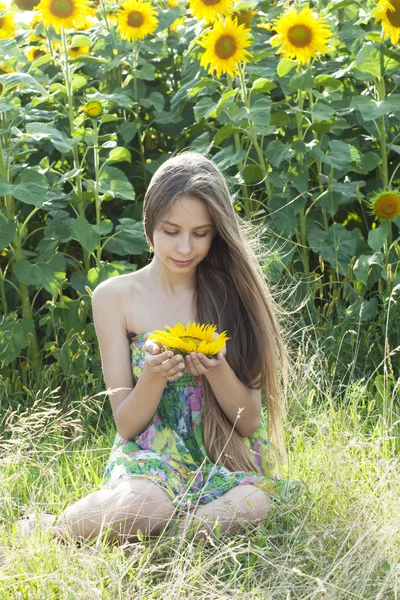 Baby girl and sunflower — Stock Photo, Image